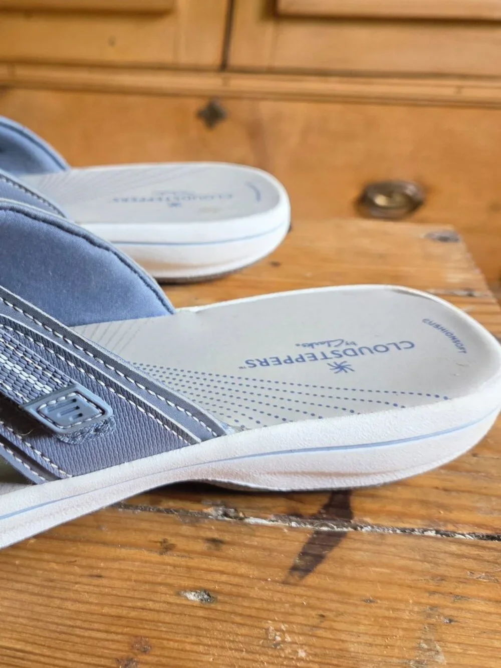 Cloudsteppers by Clark's Flip Flops. Size 9